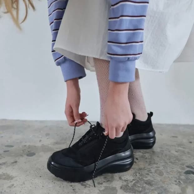 아카이브앱크 리본빛 플랫폼 스니커즈 370 (240)