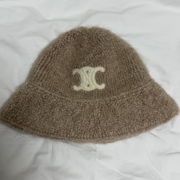 셀린느 트리옹프 알파카 버킷햇