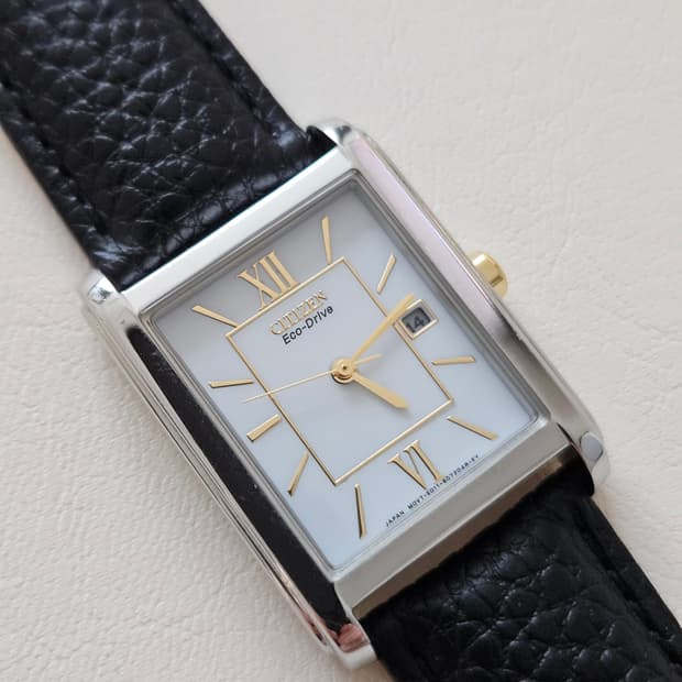 시티즌 에코드라이브 사각 가죽 시계