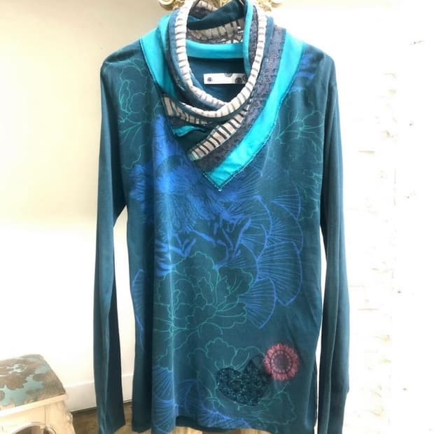 파우닝133 빈티지 데시구알 오리엔탈 페어리 아카이브 드레이프넥 롱슬리브