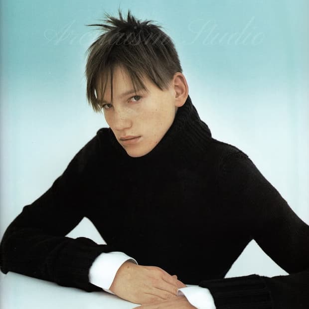 디올옴므 06fw 다트 디테일 터틀넥