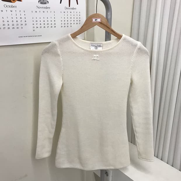 꾸레쥬 로고 골지 니트