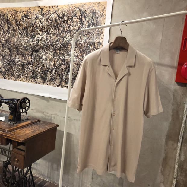 선스펠 오프칼라넥티셔츠