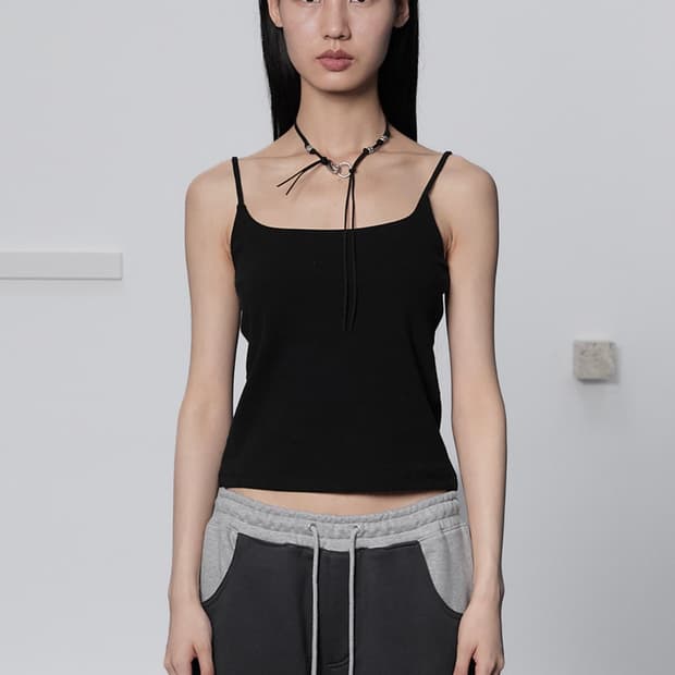 세릭 BACK CUT-OUT SLEEVELESS / BLACK