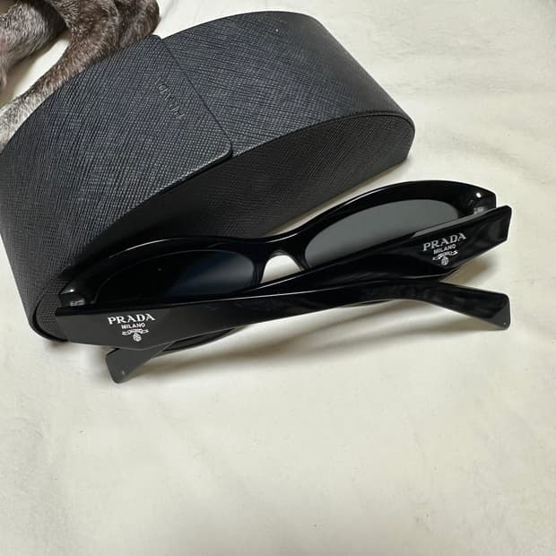 프라다 심볼 선글라스 블랙 