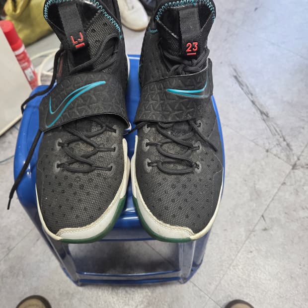 나이키  루즈론   23 농구화