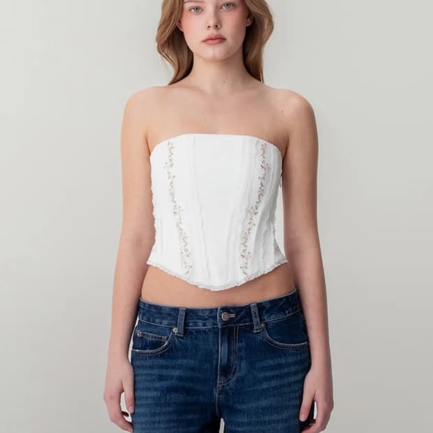글로니 lace rose corset top 화이트 s 사이즈 구해요