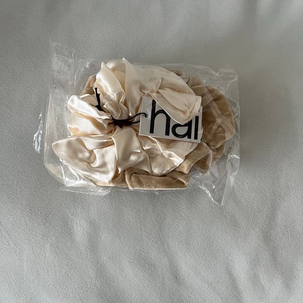 Hai 새틴 스크런치 새상품