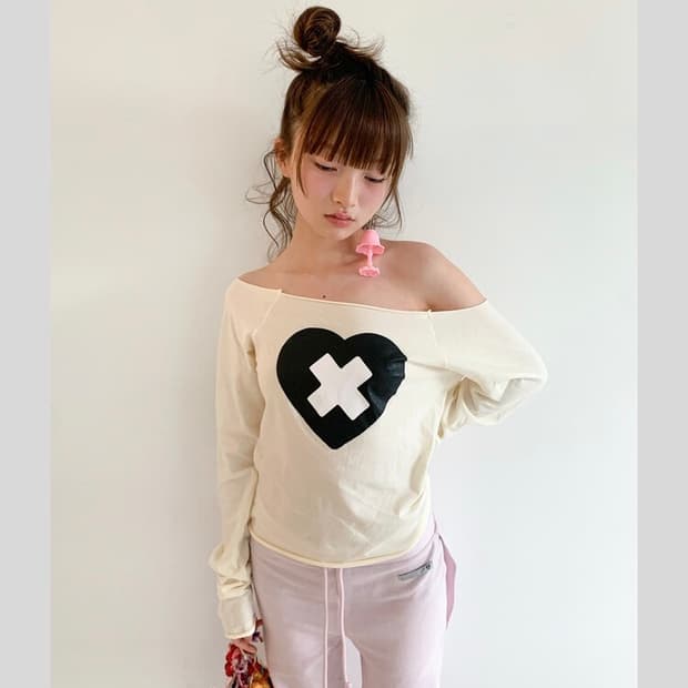샵페어리 cross heart cut off t-shirt