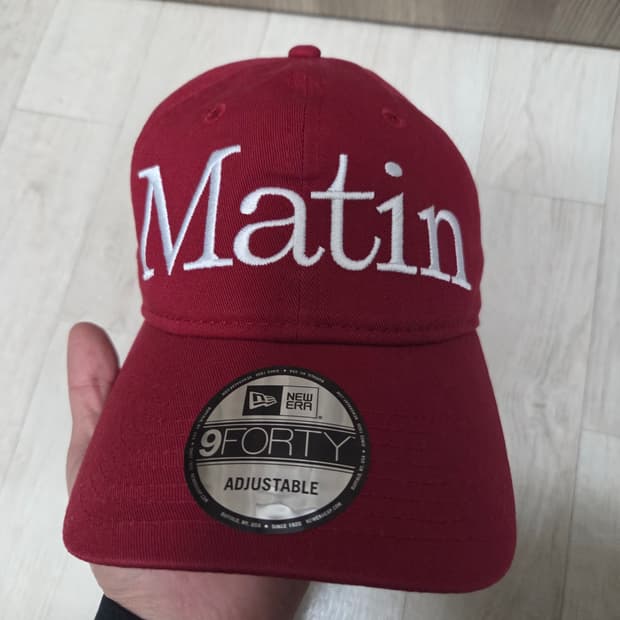 뉴에라 마뗑킴 베이직 언스트럭쳐 볼캡 레드