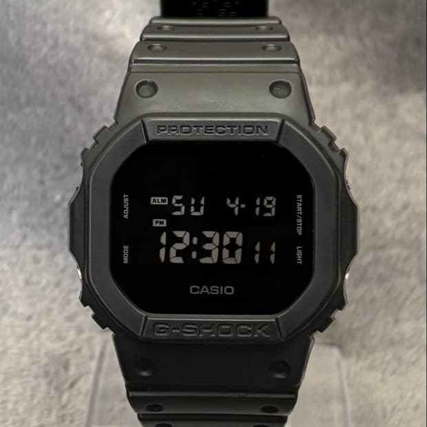지샥 DW-5600BB-1DR
