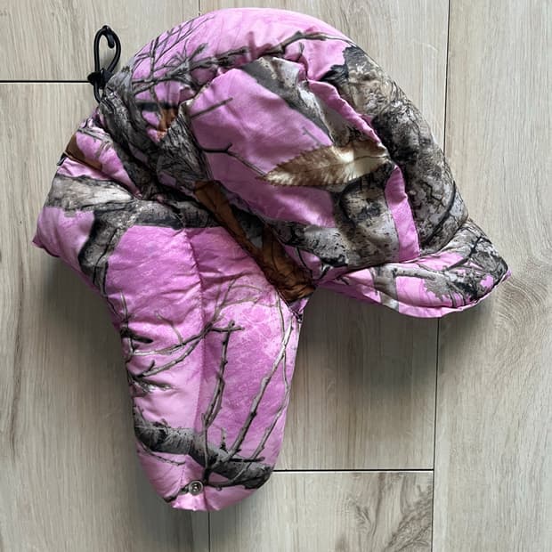 Sculptor pink tree camo hat 