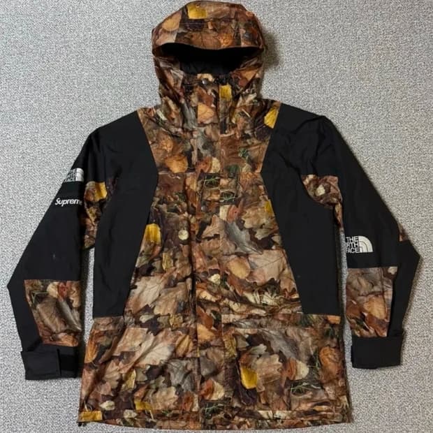 슈프림 x 노스페이스 낙엽 바람막이 자켓 M사이즈