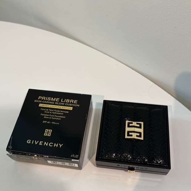 Givenchy 프리즘 리브르 스킨-케어 글로우 쿠션 c-105컬러