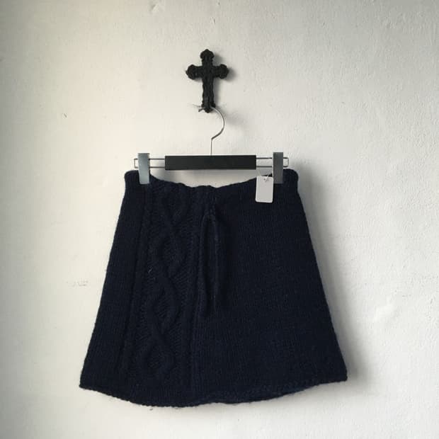 Cable pattern knit skirt