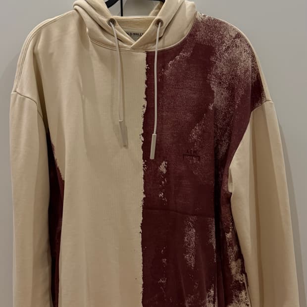 어콜드월 후드티