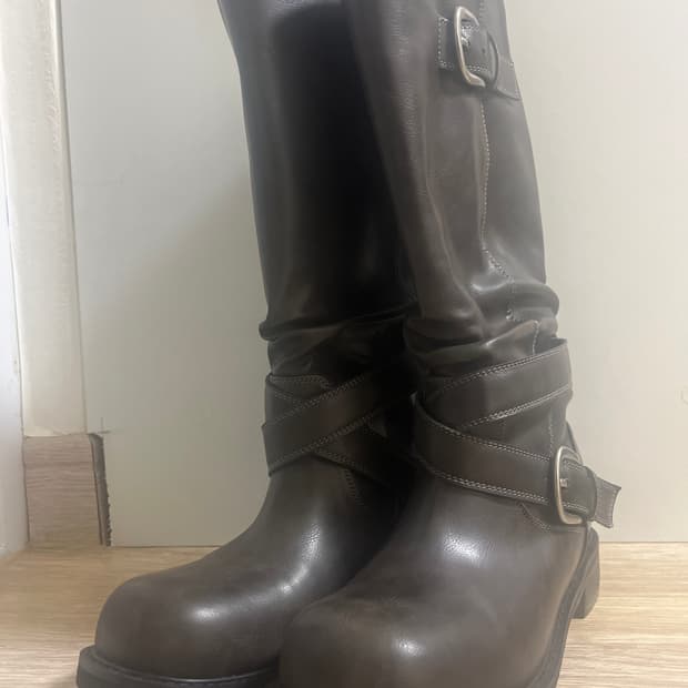 기호 레이븐 폴더블 버클 부츠 그레이