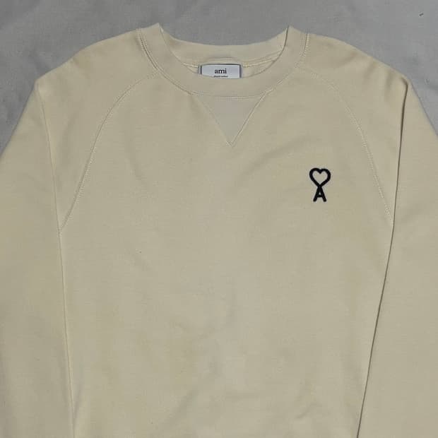 아미 아이보리 맨투맨