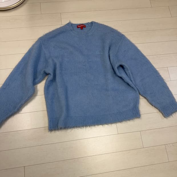 슈프림 모헤어 니트 25fw L 사이즈  상태 9.8/10  사진찍고 절