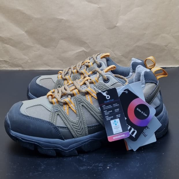 새상품 SAFE 2U 여성트레킹화235