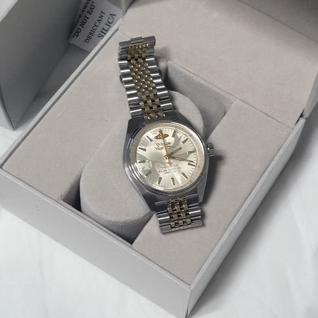 비비안웨스트우드 손목시계