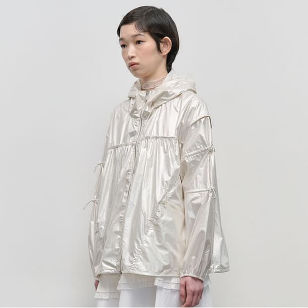 타입서비스 Glossy Shirring Hooded Windbreaker