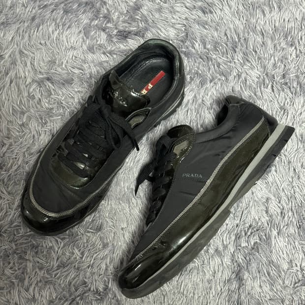 프라다스포츠 블랙 스니커즈