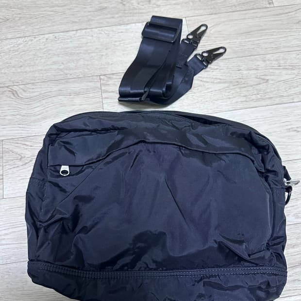 아르켓 A4 숄더백 블랙