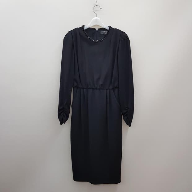 한섬 타임 22FW 넥 스팽글 원피스 M사이즈