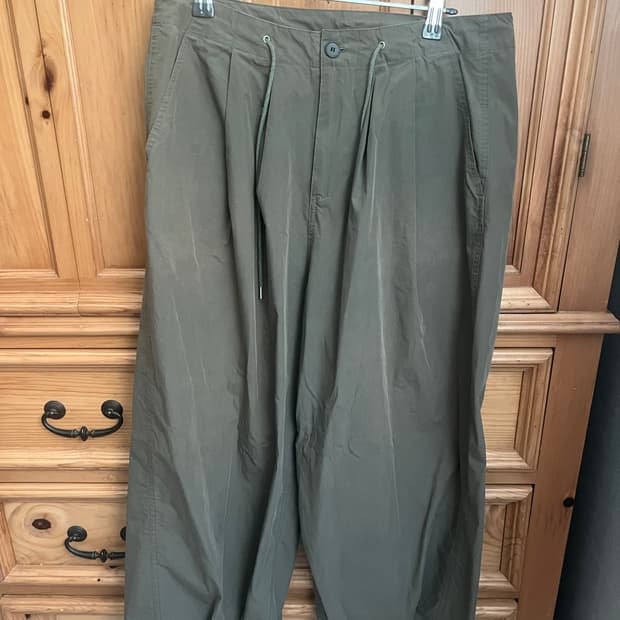유니폼브릿지 lite balloon pants khaki
