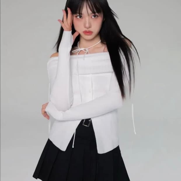 뉴얼린 스트링 셔링 버튼 오프숄더니트