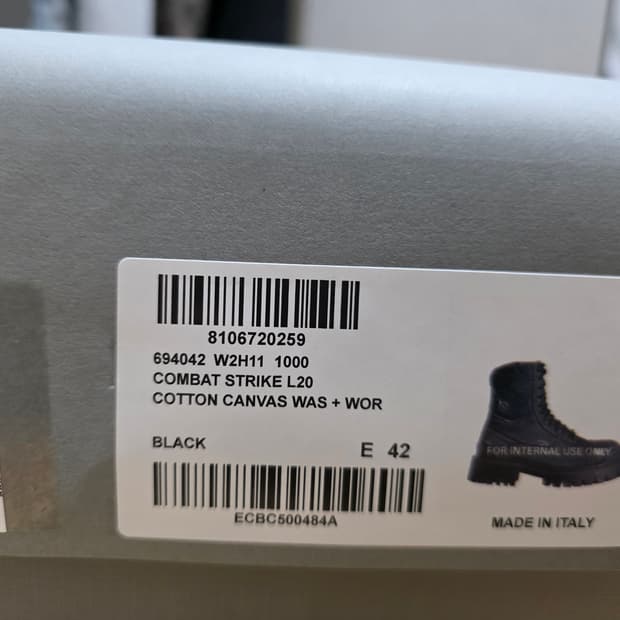 발렌시아가 컴뱃 스트라이크 부츠