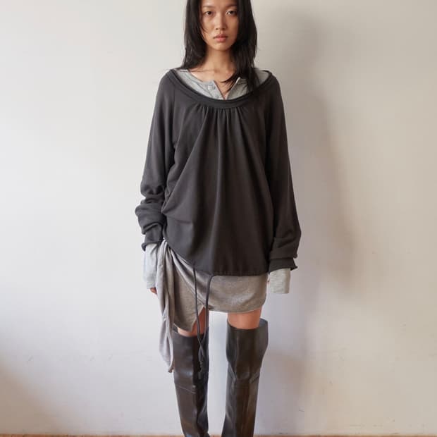 세릭 라운드 헴스트링 탑 차콜