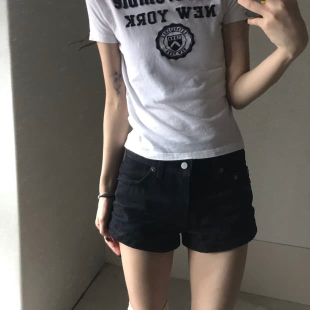 아베크롬비 화이트 슬림핏 반팔티셔츠