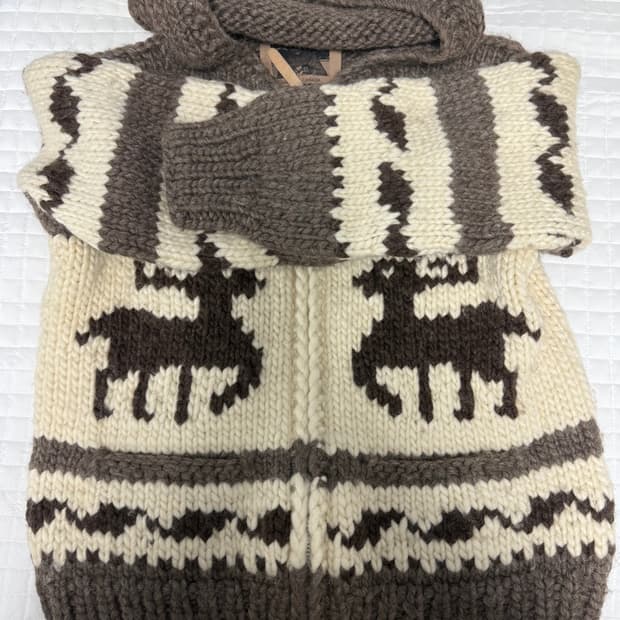 찐 캐나다 브라운 루돌프 후드 코위챤