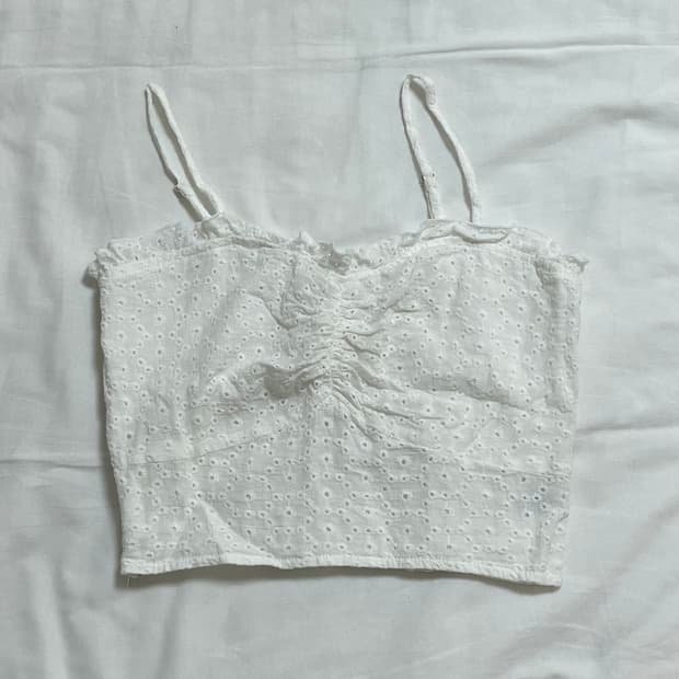 페일제이드 화이트 아일렛 펀칭 크롭 나시