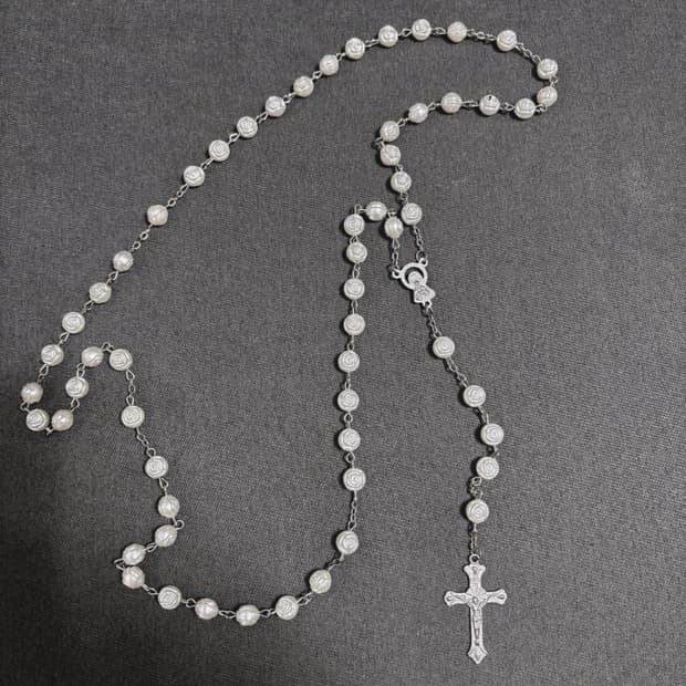 로자리오 화이트 장미 목걸이