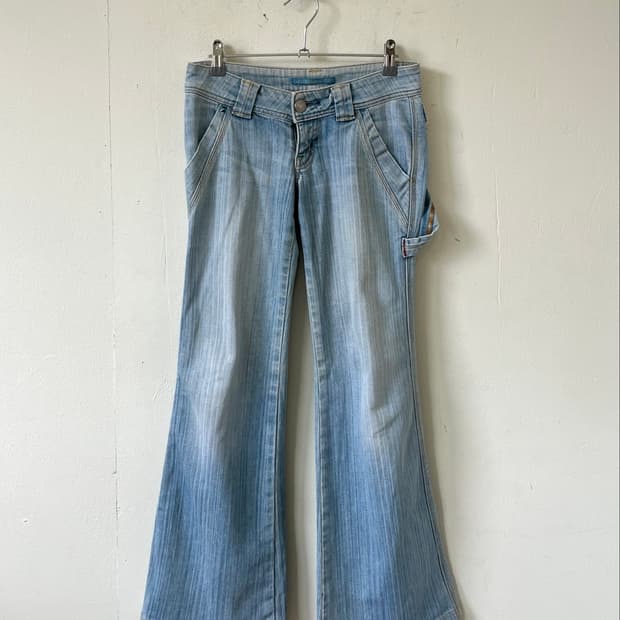 Levi’s lady 신치백 라이트 데님 팬츠