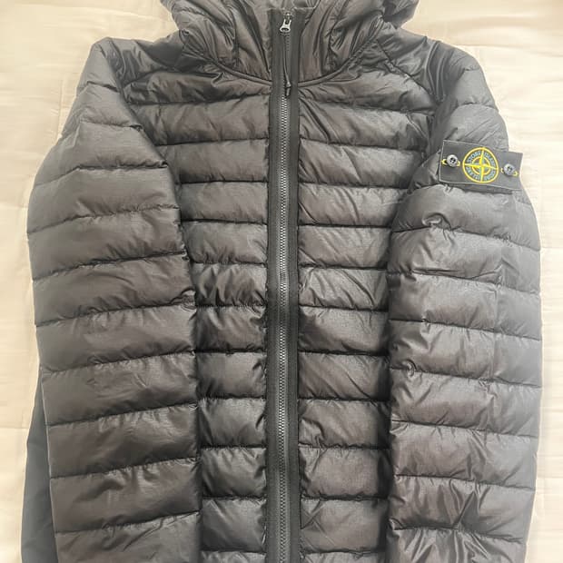 스톤아일랜드 룸우븐 경량패딩