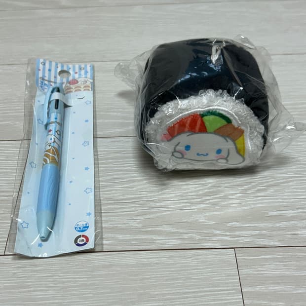 시나모롤 김밥 키링 + 3색 볼펜 일괄
