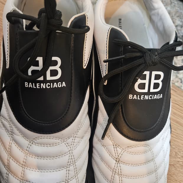 발렌시아가 젠 스니커즈 42