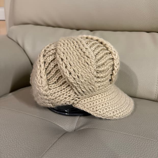 Cable knit newsboy cap