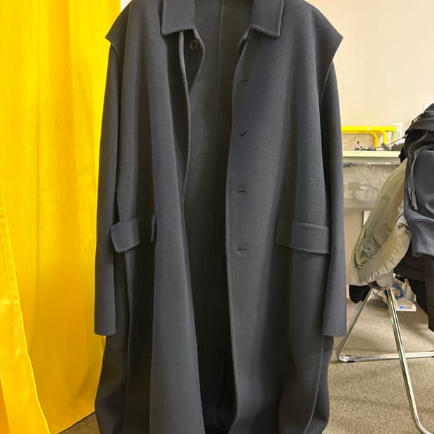 송지오 24FW 컬렉션 메타 발마칸 코트 블랙 50