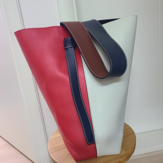 셀린느 트위스트 카바스 스몰 사이즈