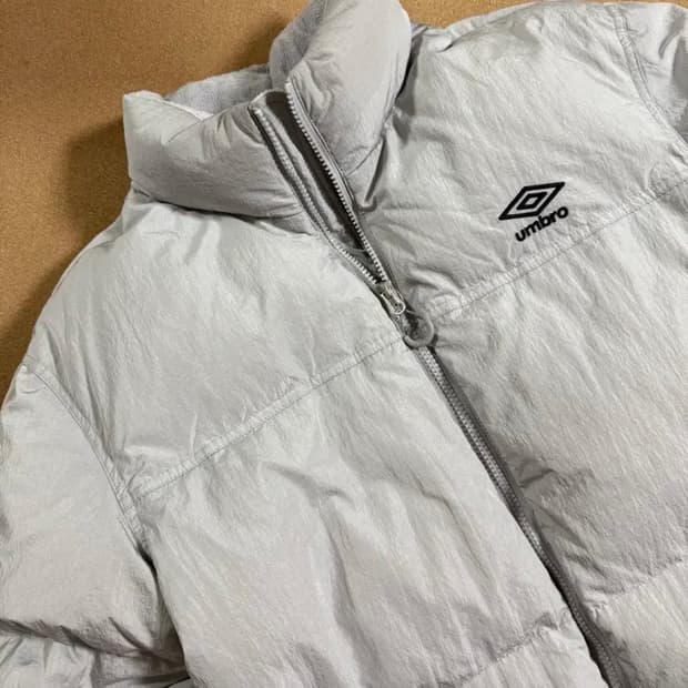 엄브로 라이트 그레이 패딩 100