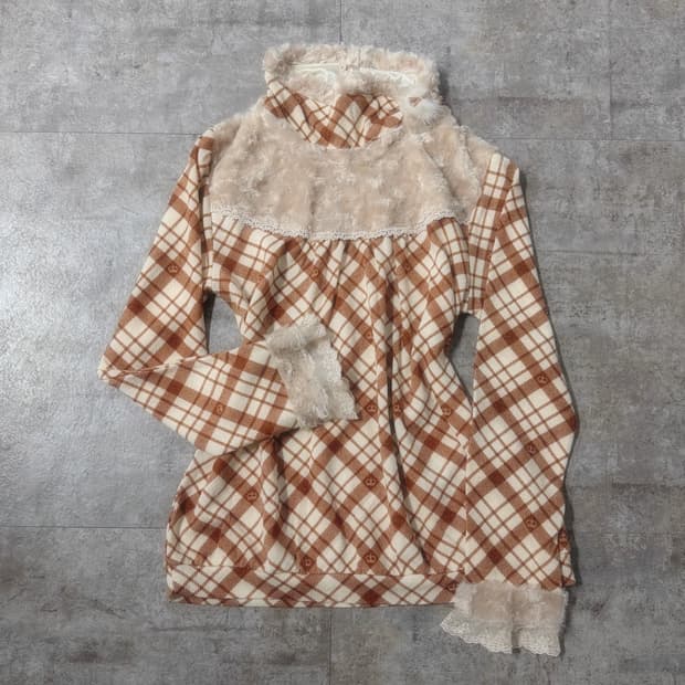 퍼 레이스 체크 패턴 폴라 니트