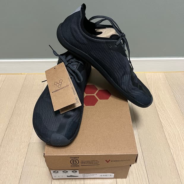 새제품 비보베어풋 41 사이즈 22만원에 판매합니다.