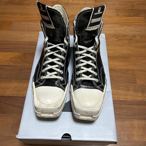 300 컨버스 x 다크쉐도우 터보다크 척 70 하이 블랙 래커드 데님