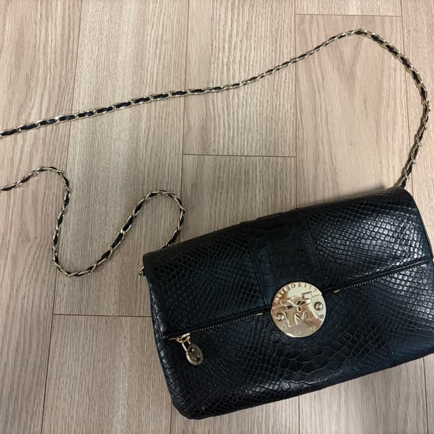 메트로시티 가방 블랙 뱀피 가죽 숄더백