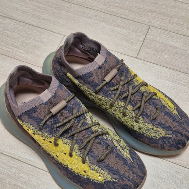 YEEZY BOOST 380